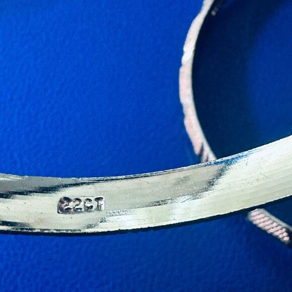 22CT Set of 5 Gold-Tone Textured Bangle Bracelets - Stamped - Picture 4 of 6